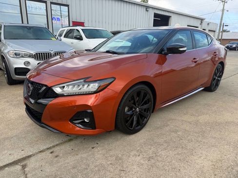 Used 2021 Nissan Maxima SR w/ Sport Mat Group image 2