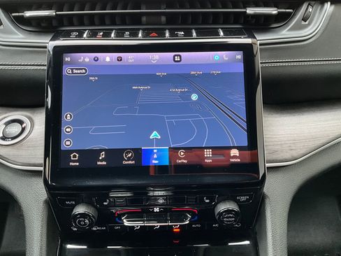 Used 2023 Jeep Grand Cherokee L Limited image 23