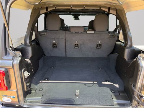Used 2024 Jeep Wrangler Unlimited Rubicon 4xe AWD/4WD image 15