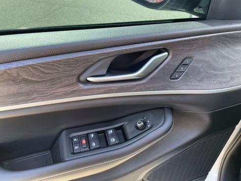 Used 2024 Jeep Grand Cherokee Limited image 12