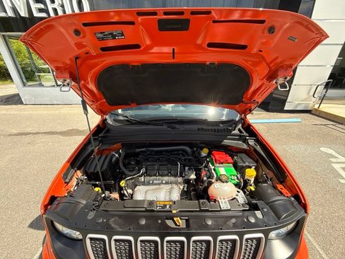 Used 2021 Jeep Renegade Latitude AWD/4WD image 36