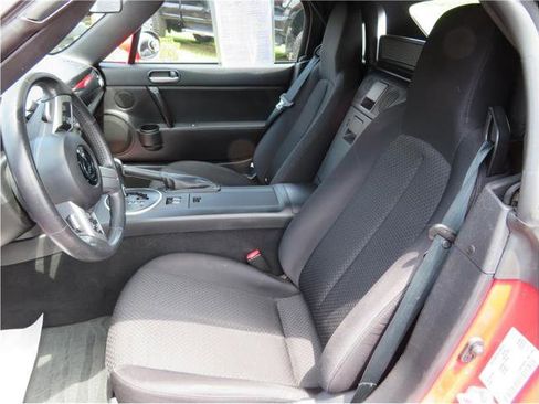 Used 2006 MAZDA MX-5 Miata Sport image 18