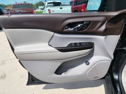 Used 2017 GMC Acadia SLT FWD image 9