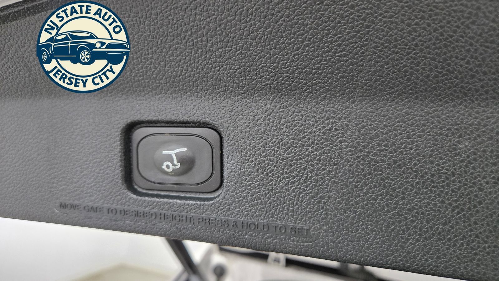 Used 2019 Ford Explorer XLT w/ Equipment Group 202A AWD/4WD image 42