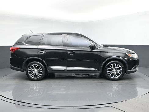 Used 2016 Mitsubishi Outlander SE image 3