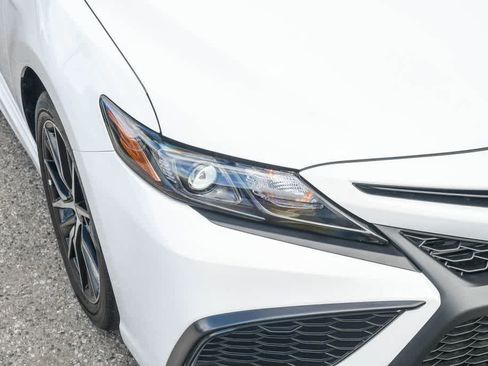 Used 2024 Toyota Camry SE FWD image 4