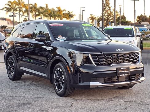 Used 2025 Kia Sorento S image 6