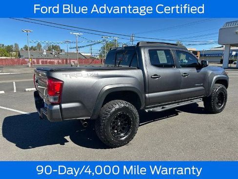 Used 2017 Toyota Tacoma TRD Off-Road w/ Premium & Technology Package image 8