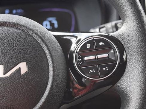 Used 2023 Kia Soul S image 11