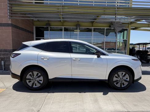 Used 2025 Nissan Murano SL AWD/4WD image 9