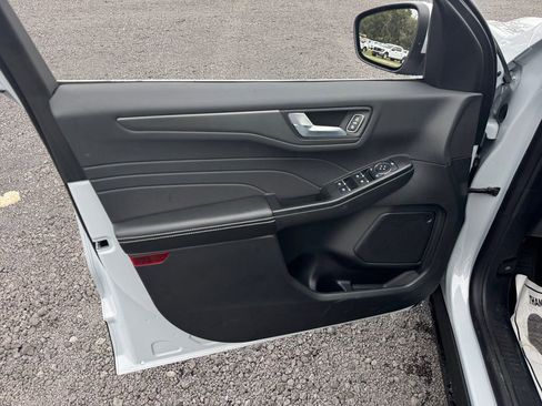 New 2026 Ford Escape SE FWD image 31