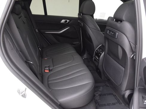 Used 2022 BMW X5 xDrive40i w/ Parking Assistance Package AWD/4WD image 19