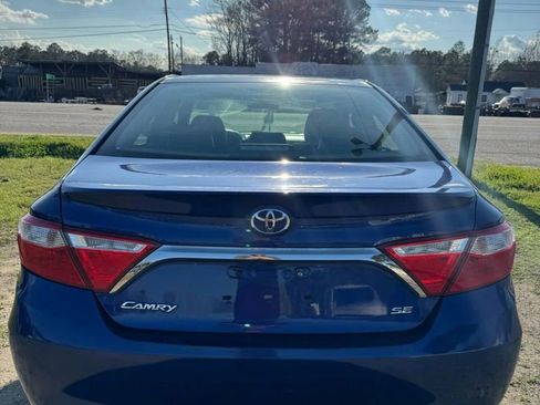 Used 2016 Toyota Camry SE w/ Moonroof Package image 8