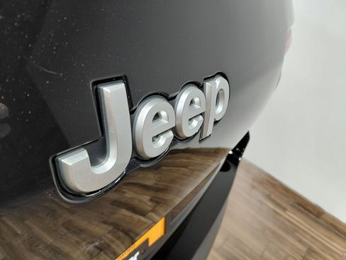 Certified 2025 Jeep Grand Cherokee L Limited AWD/4WD image 32