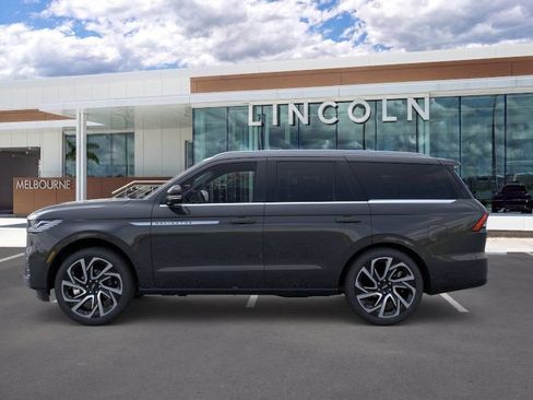 New 2026 Lincoln Navigator Reserve AWD/4WD image 3