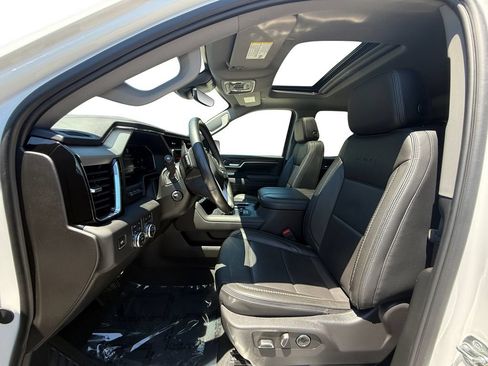 Used 2025 GMC Sierra 1500 Denali w/ Technology Package AWD/4WD image 9