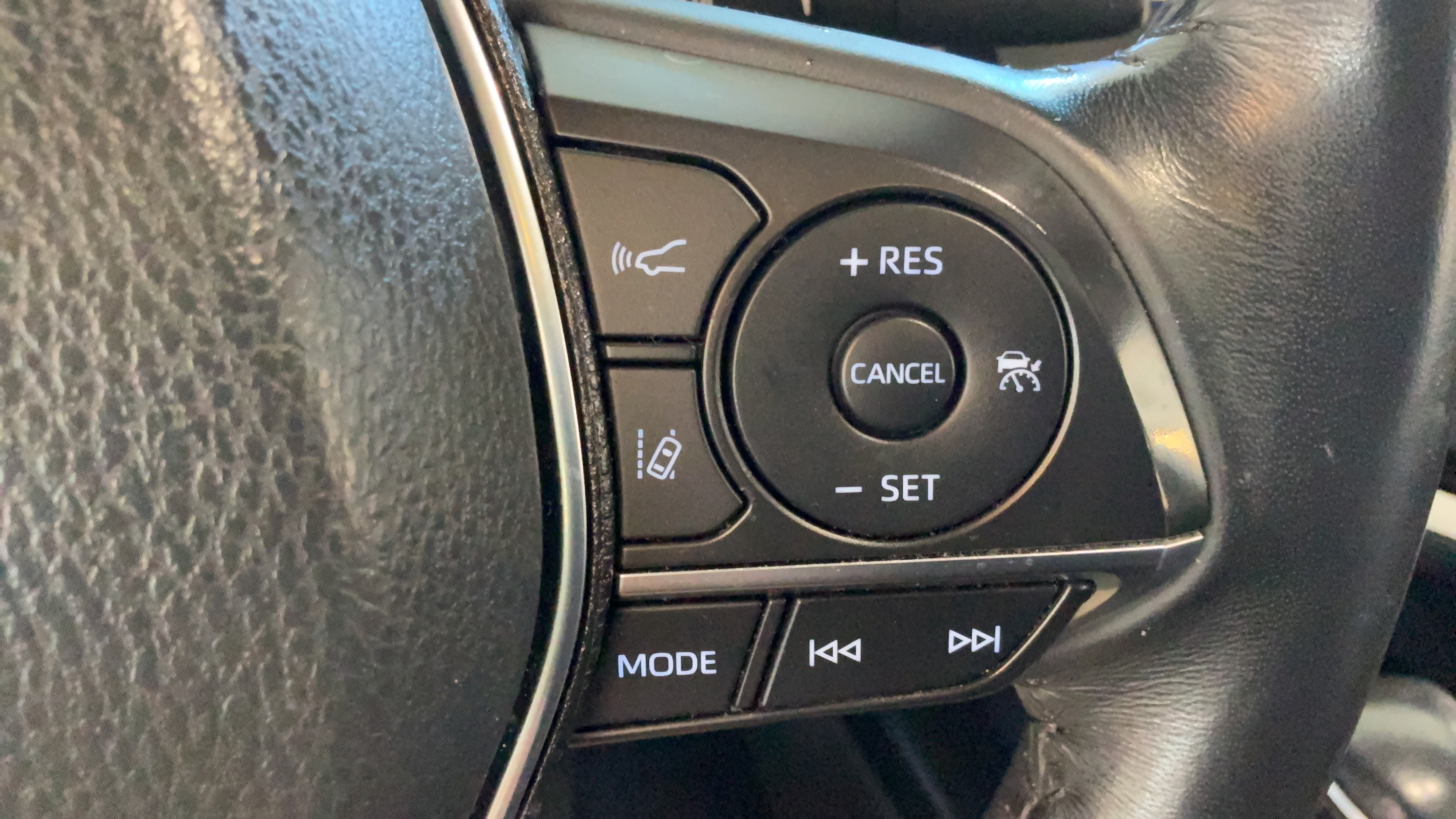 Used 2020 Toyota Camry XSE FWD image 16