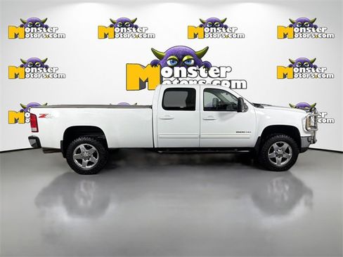 Used 2011 GMC Sierra 2500 SLT w/ SLT Convenience Package image 4