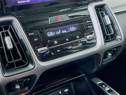 Certified 2023 Kia Sorento S w/ Panoramic Sunroof Package image 21