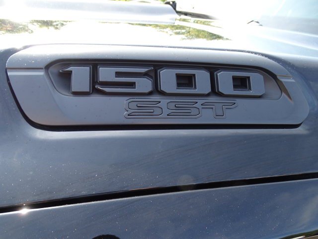 Used 2025 RAM 1500 Warlock AWD/4WD image 24
