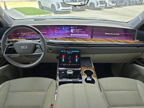 Used 2025 Cadillac Escalade ESV Sport Platinum w/ LPO, ONYX Package AWD/4WD image 12