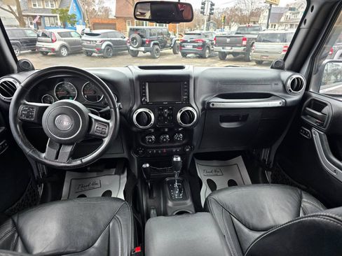 Used 2013 Jeep Wrangler Unlimited Sahara w/ Connectivity Group AWD/4WD image 13