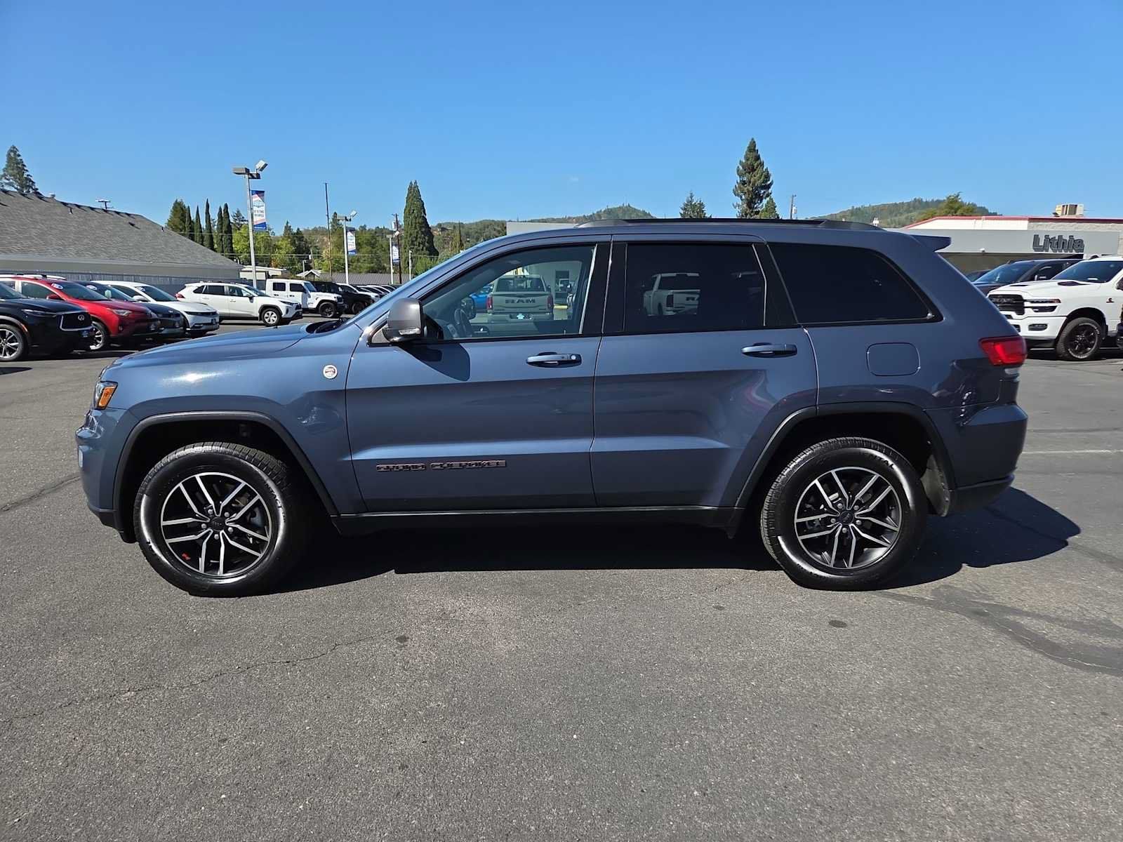Used 2019 Jeep Grand Cherokee Trailhawk w/ Trailhawk Luxury Group AWD/4WD image 11