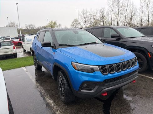 Used 2025 Jeep Compass Trailhawk w/ Trailhawk Elite Group image 3