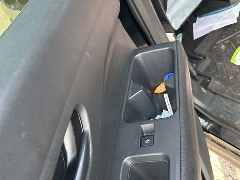 Used 2023 Nissan Pathfinder S image 13