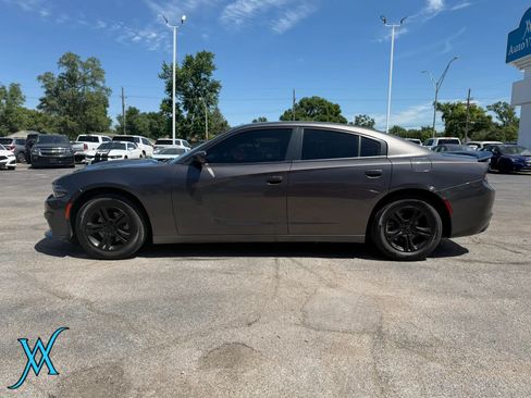 Used 2022 Dodge Charger SXT RWD image 4