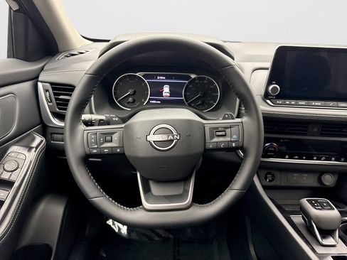 Used 2026 Nissan Rogue SV w/ Cold Weather Package AWD/4WD image 12