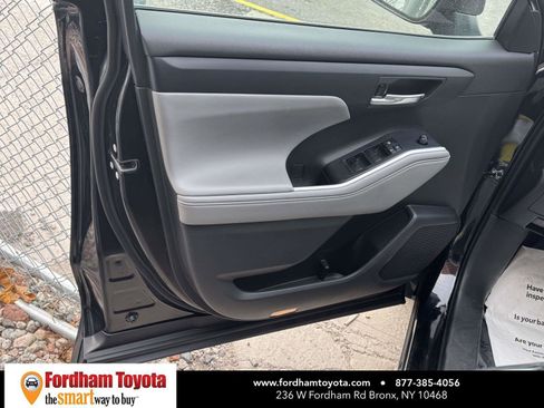 Used 2022 Toyota Highlander XLE image 14