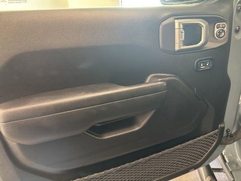 Used 2024 Jeep Wrangler Unlimited AWD/4WD image 16