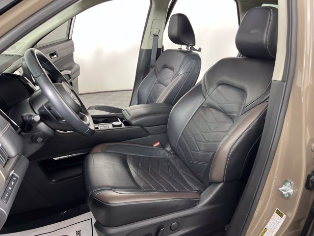 Used 2023 Nissan Pathfinder Platinum w/ Cargo Package AWD/4WD image 19