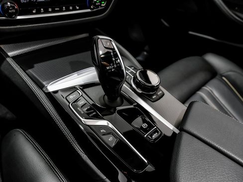 Used 2023 BMW M550i xDrive image 25