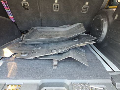 Used 2018 Jeep Wrangler Unlimited Sahara image 32