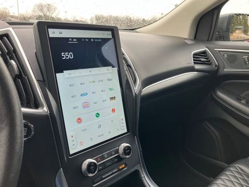 Used 2024 Ford Edge Titanium image 12