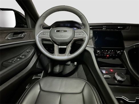 New 2025 Jeep Grand Cherokee L Limited w/ Luxury Tech Group II image 27