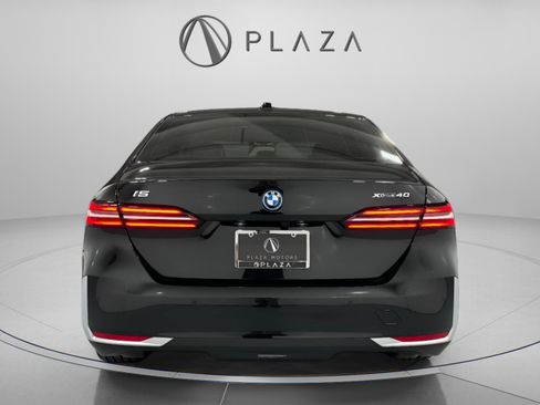 Used 2025 BMW i5 xDrive40 w/ Premium Package image 5