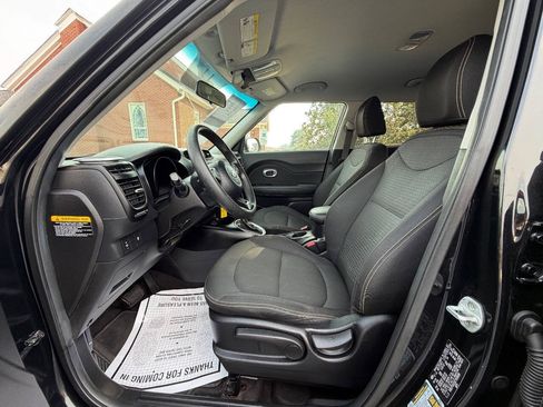 Used 2014 Kia Soul + FWD image 12