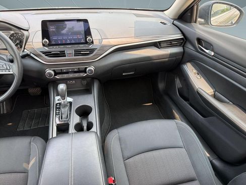Used 2025 Nissan Altima 2.5 SV FWD image 27