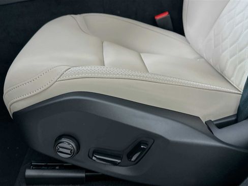 New 2026 Volvo XC90 T8 Plus image 18