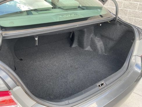 Used 2011 Toyota Camry LE FWD image 27