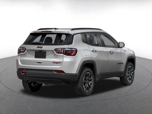 Used 2025 Jeep Compass Trailhawk AWD/4WD image 2