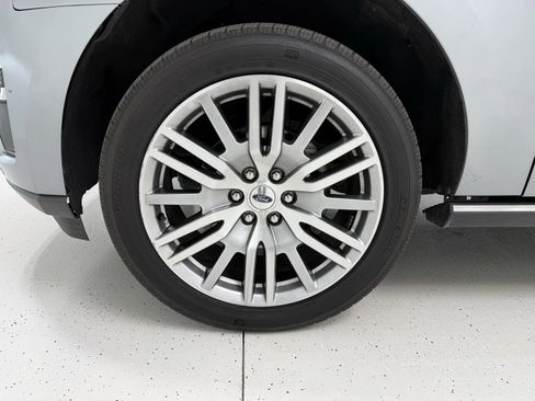Used 2024 Ford Expedition Limited image 9