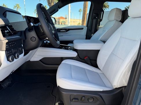 New 2025 Chevrolet Suburban Premier image 6