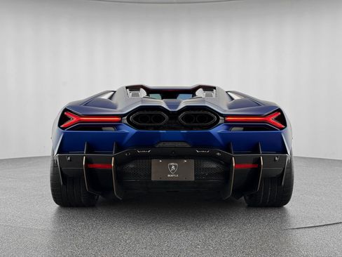 Used 2025 Lamborghini Revuelto image 5