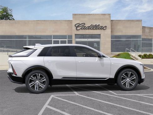 New 2025 Cadillac Lyriq Luxury image 5