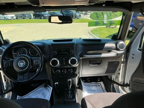 Used 2014 Jeep Wrangler Unlimited Sahara AWD/4WD image 11