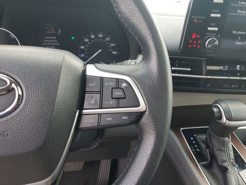 Used 2022 Toyota Sienna XLE image 21